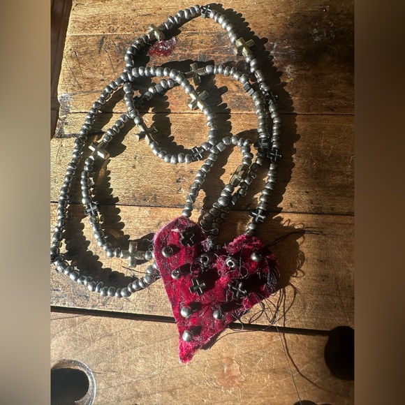 Velvet heart necklace - Picture 5 of 9